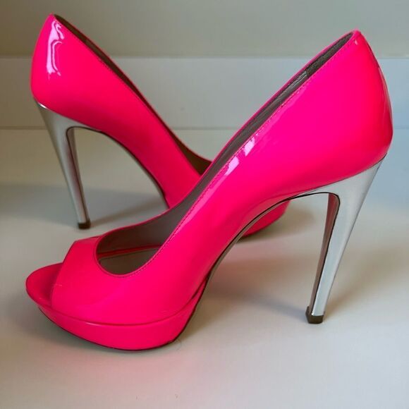 - Miu Miu Patent Leather Peep Toe Pumps. Excellent Condition. Size 7 - Picture 5 of 8